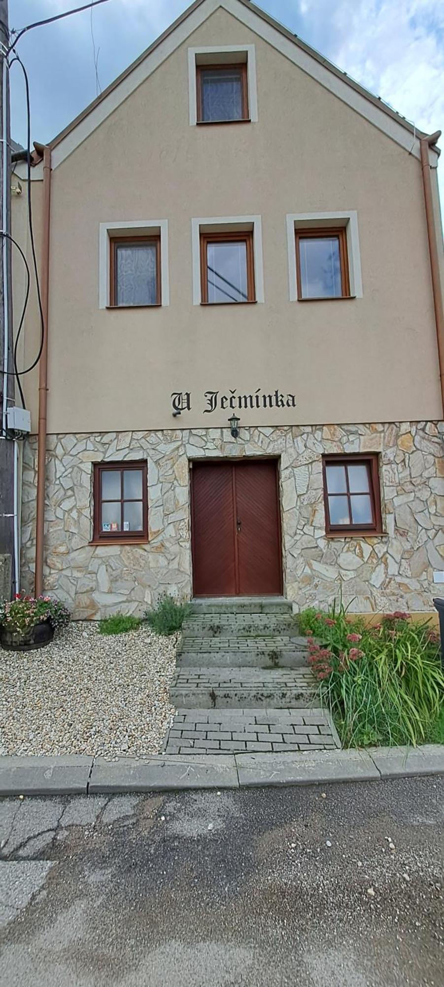 U Jecminka Villa Hlohovec Exterior photo